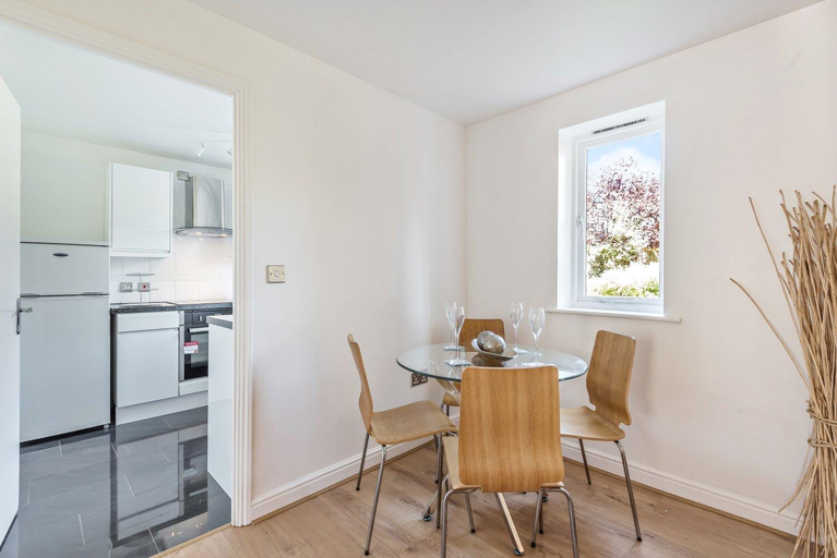 Public Area 3, Two Bed flat, dedicated workspace, Parking, 4KTV, London