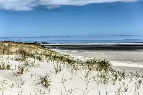 Comfy Coastal Condo On Wildwood Crest Beach!, Cape May