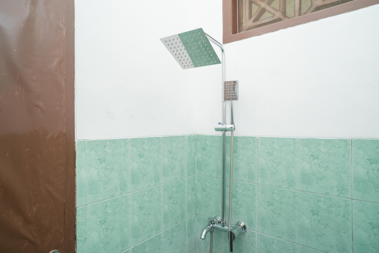 Bathroom 4, RedDoorz Near Bundaran Ciceri, Serang