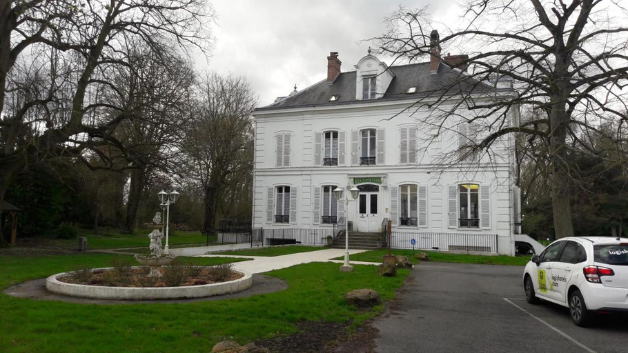 Exterior & Views 4, Logis Hostellerie Le Chatel, Seine-et-Marne