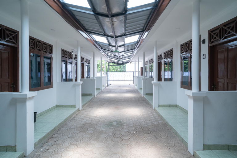 Public Area 3, RedDoorz Near Bundaran Ciceri, Serang