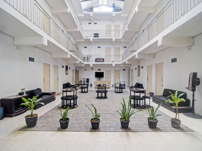Public Area 3, OYO 90499 Hotel Fortune, Manado