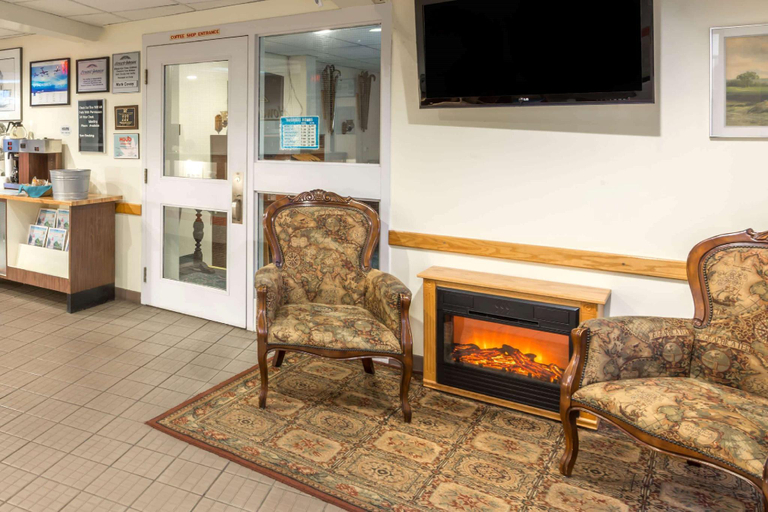 Public Area 2, Howard Johnson by Wyndham Tillsonburg, Oxford