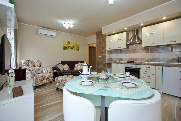 Others 4, Few steps from the center- apartment for 4 persons, Zadar