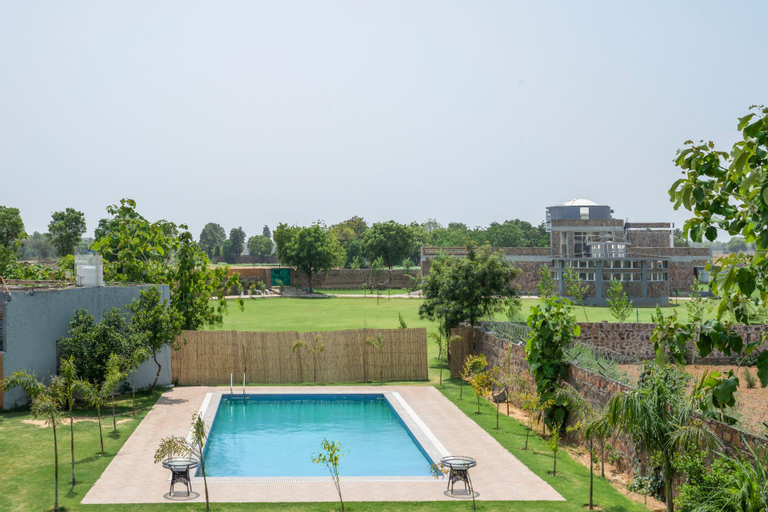 Sport & Beauty, Stylish 7-bedroom farmhouse with a pool/72689, Mewat