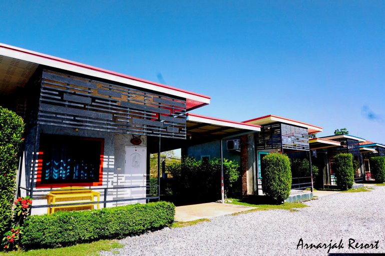 Arnarjak Resort, Akat Amnuai