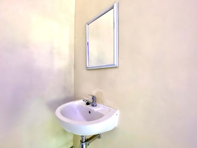 Bathroom 2, Homestay Banteng Adventure Dieng Mitra RedDoorz, Wonosobo
