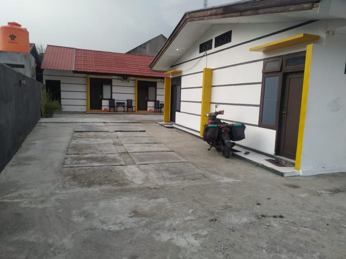 Exterior & Views 2, OYO 90699 Yellow White Guesthouse Palu, Palu
