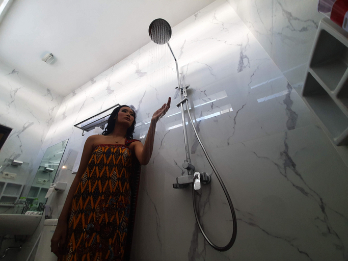 Bathroom 5, Tiongkok Kecil Heritage Lasem, Rembang
