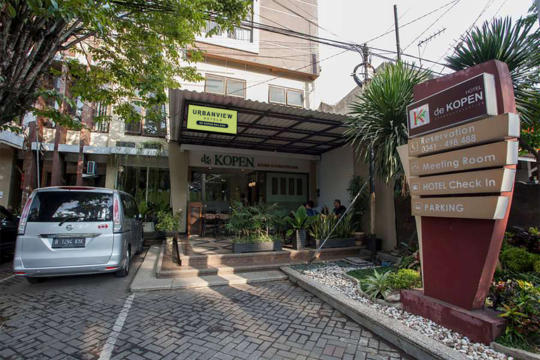 Exterior & Views 2, Urbanview Hotel de Kopen Malang by RedDoorz, Malang