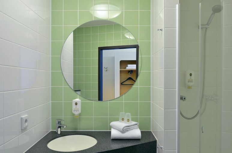 Bathroom 5, B&B Hotel Berlin-Potsdamer Platz, Berlin