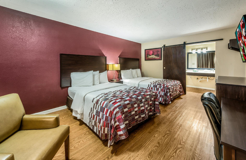 Bedroom 4, Red Roof Inn & Suites Wapakoneta, Auglaize