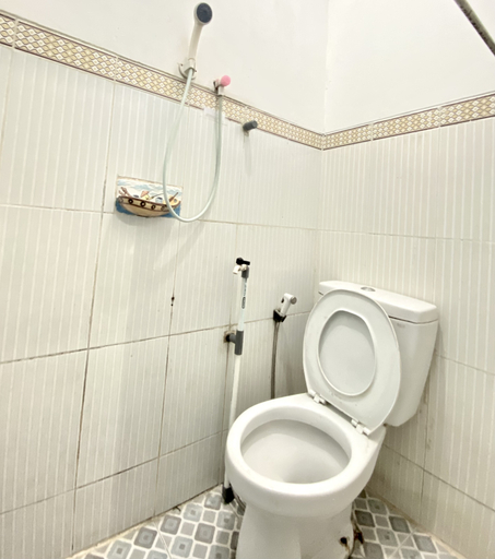 Bathroom 4, Homestay Batu Kelir Syariah Dieng Mitra RedDoorz, Wonosobo