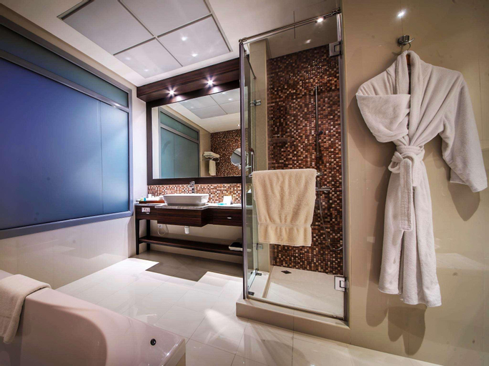 Bathroom 4
