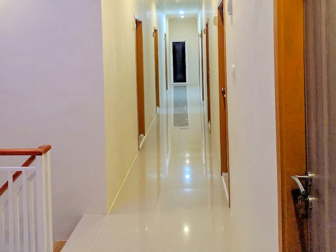 Public Area 5, RedDoorz Syariah @ Karema Area Mamuju, Mamuju
