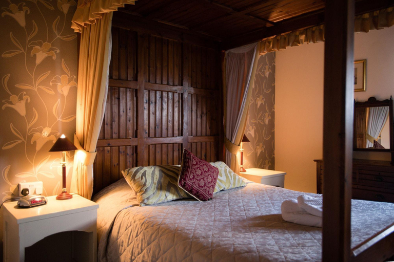 Bedroom 2, The Royal Arms Hotel, Leicestershire