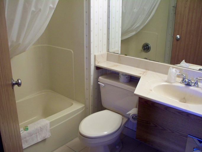 Bathroom 4, Country Inn Deerwood, Crow Wing