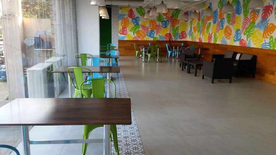 Food & Drinks 3, Urban Deca Tower OYO 3, Mandaluyong
