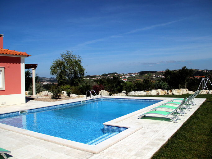 Budget Villa in Salir de Matos with Private Swimming Pool, Caldas da Rainha