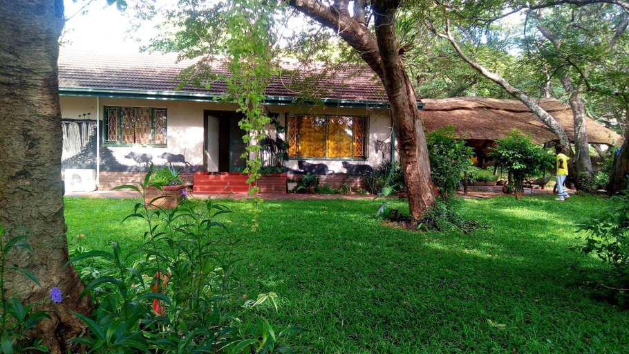 Exterior & Views, Mambo Backpakers, Hwange