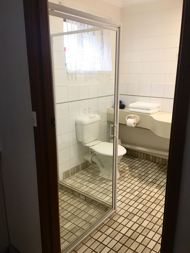 Bathroom 4, Sandbar Motel, E. Gippsland - Bairnsdale