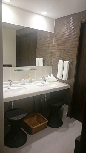 Bathroom 4, Silk Hotel, Iida