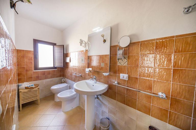 Bathroom 3, Cefalu in Blu, Palermo