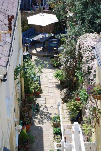 Exterior & Views 2, No9 guest house, Conwy