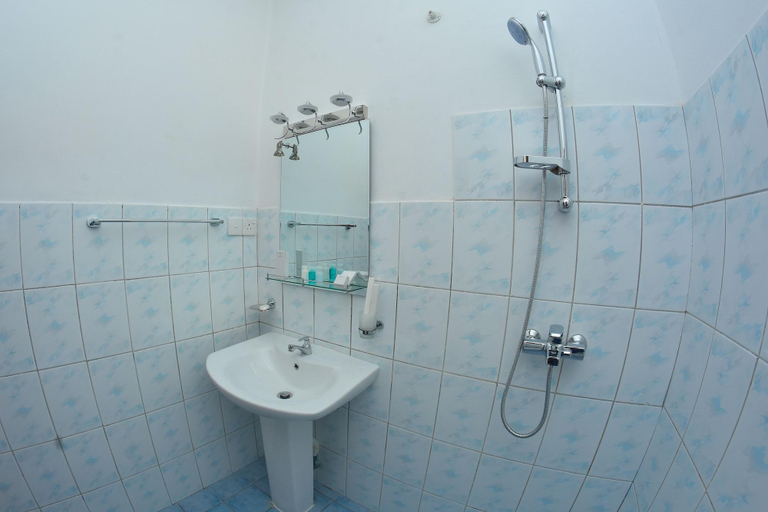 Bathroom 4, Asian Grand Hotel, Negombo