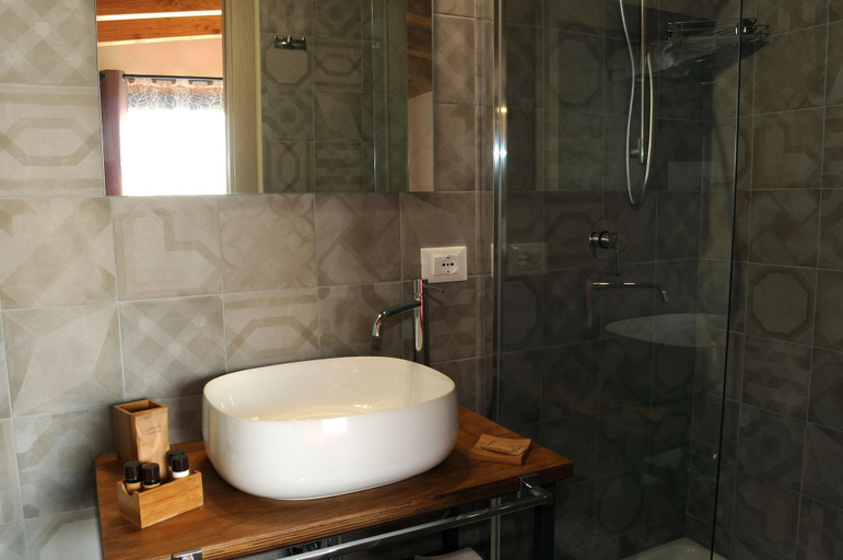 Bathroom 3, TerraSole Bakery B&B, Palermo