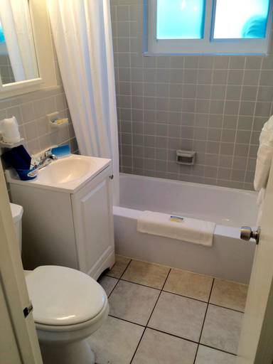 Bathroom 5, Great Escape Inn, Broward