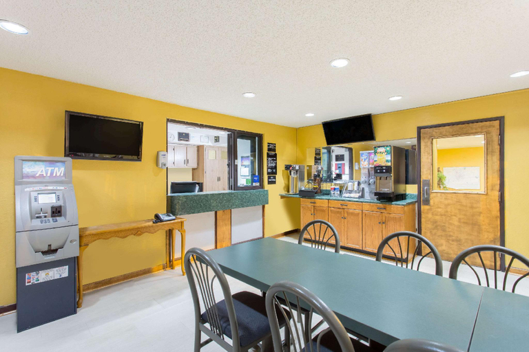 Public Area 2, Super 8 by Wyndham Greensboro/Coliseum/Conv., Guilford