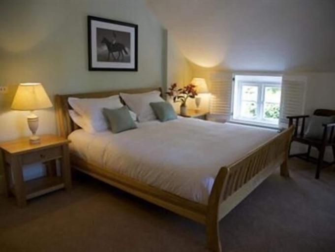 Bedroom 5, The Bell at Hampton Poyle, Oxfordshire
