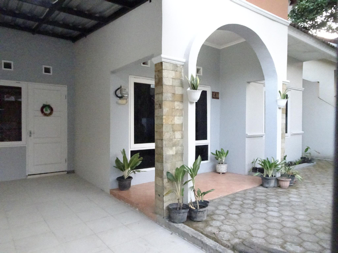 Villa Adenium, Holiday Home, Bantul