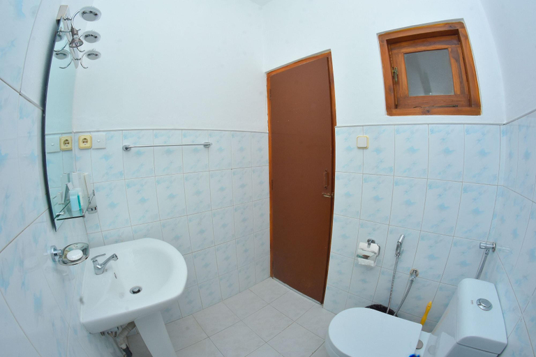 Bathroom 4, Asian Grand Hotel, Negombo