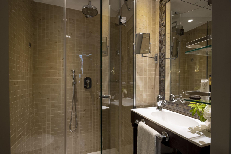 Bathroom 4, Vinci Due & Spa, Paris