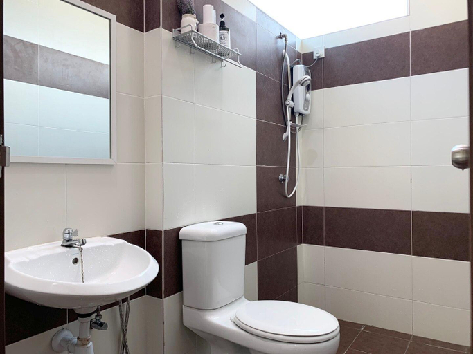 Bathroom 3, Cozy Townhouse IV | Family Getaway, 4BR, Netflix, Langkawi