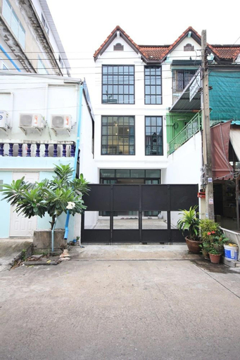 Exterior & Views, L22 HOSTEL, Bang Na
