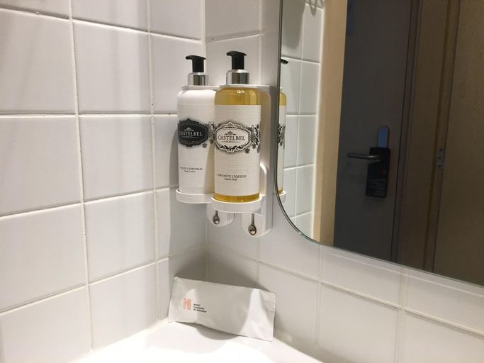 Bathroom 4, Hotel Convento Do Salvador, Lisbon