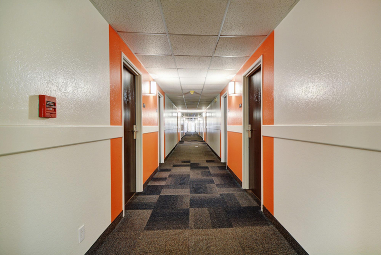 Public Area 3, Motel 6 Seekonk, MA - Providence East, Bristol