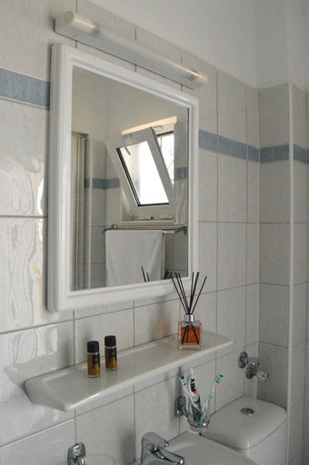 Bathroom 4, Konstantina Apartments, Ionian Islands