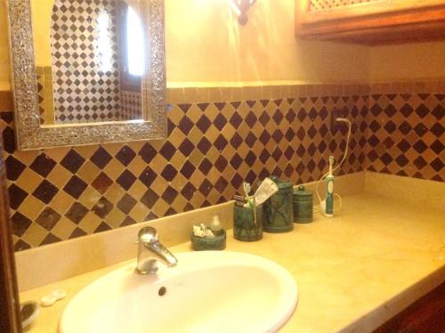 Bathroom, 2 bedrooms appartement with terrace and wifi at Marrakech, Marrakech