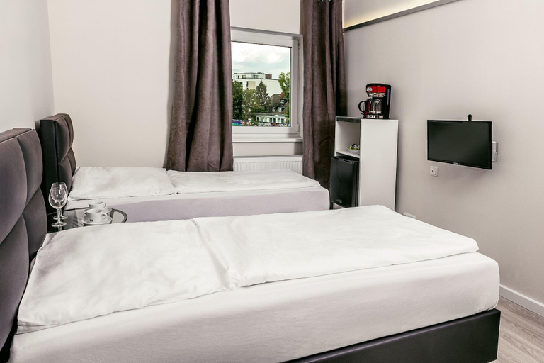 Bedroom 4, Hotel SleepInn Volkspark, Hamburg