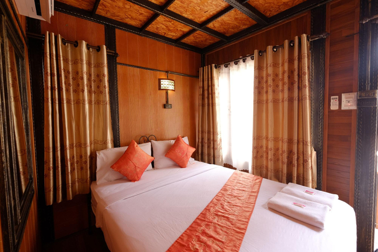 Bedroom 4, Mitaree Hotel 1, Mae Sariang