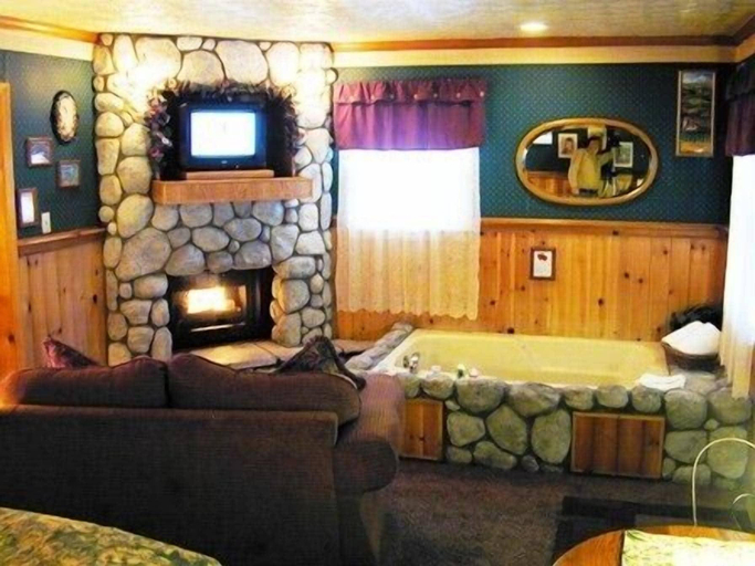 Public Area 2, Cathy's Cottages, San Bernardino