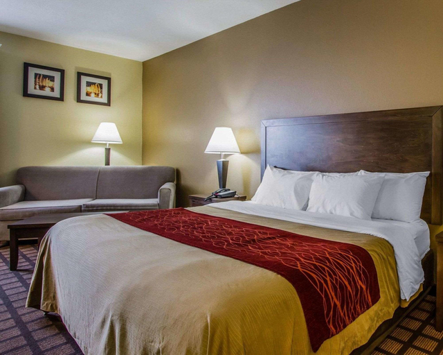 Bedroom 3, Quality Inn, Perry