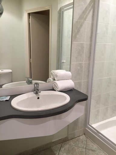 Bathroom 4, Hotel Villa Du Parc, Nièvre