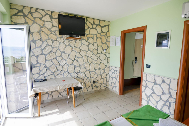 Public Area, Pansion Dalmacija, Dugi Rat