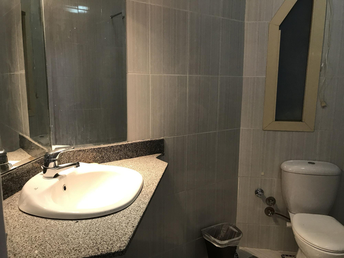 Bathroom 5, Regency Towers Apartments, Al-Ghurdaqah