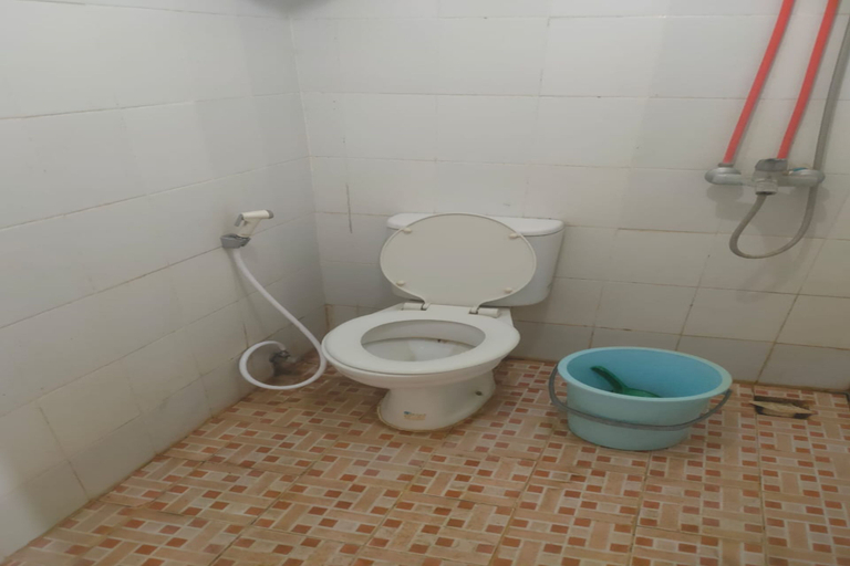 Bathroom 5, The Suites Metro Apartment by PrismaSA, Bandung